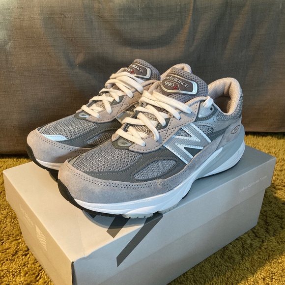 [NEVER WORN] New Balance 990 v6 Women’s 8 D - Picture 2 of 5